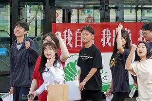 可惜？！德罗赞女儿今日无法到场观战 寄语父亲：要进季后赛啊~